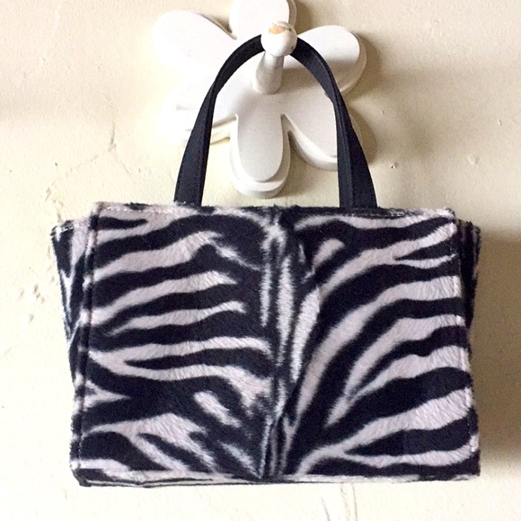 Esprit Zebra Purse with detachable shoulder strap - Picture 2 of 12